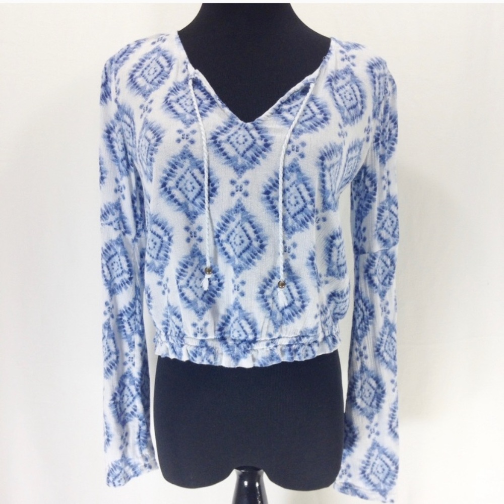 Hollister crop top long sleeve blue and white XS